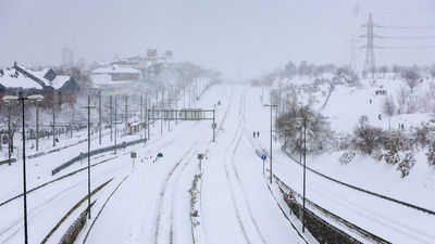 Madrid amanece blanca, sin trenes, autobuses ni aviones y con temperaturas ya bajo cero