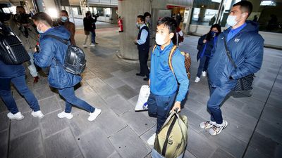 El viaje más surrealista del Getafe, goteo de jugadores y empujón de coches por la nevada