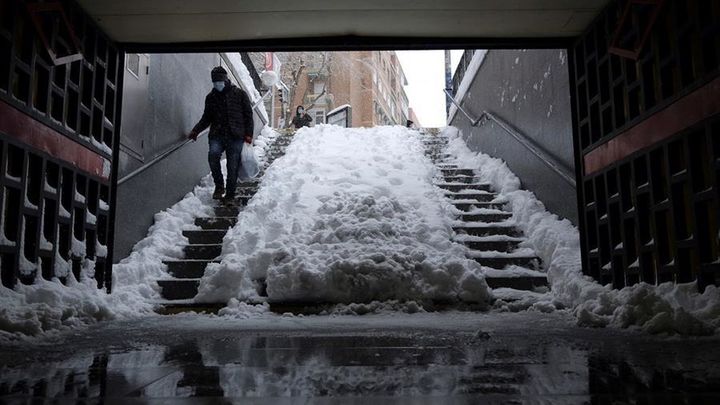Metro, autobuses, cercanías, intercambiadores... Así está Madrid este lunes tras la gran nevada