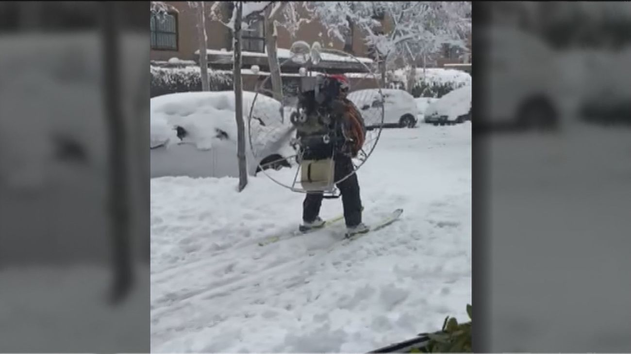 Estos son los  trineos improvisados por los madrileños para disfrutar de la cara más amable de Filomena
