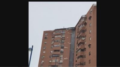 Cascada de cascotes de hielo en Leganés