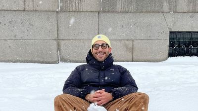 Miguel Ángel Silvestre revoluciona las redes quitándose la ropa en la nieve