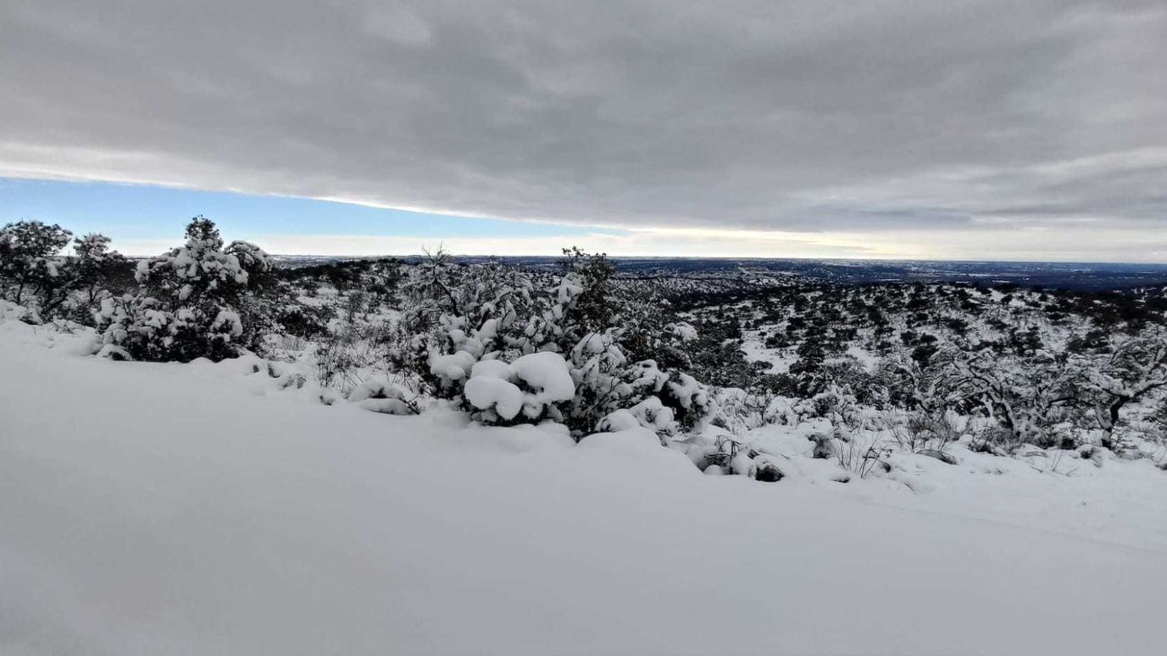 Un centenar de familias de las afueras de El Molar aisladas por la nieve