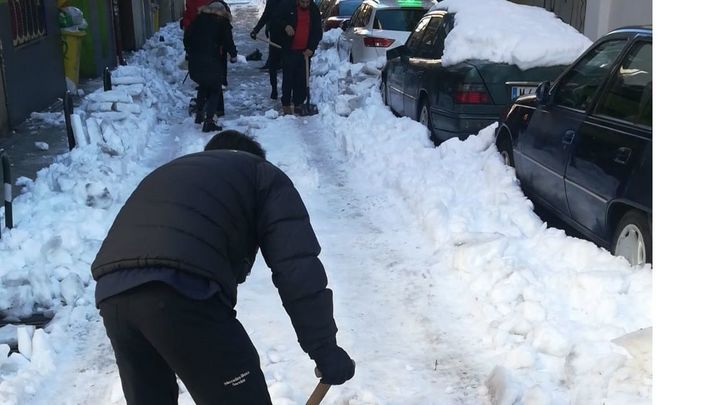 Vecinos límpian una calle de la Propspe / REDACCION