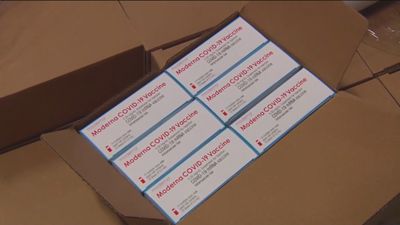 Llegan a España las primeras 37.500 dosis de la vacuna de Moderna