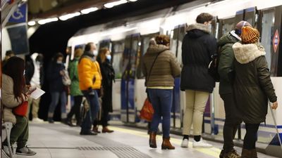 El transporte público de Madrid remonta con aglomeraciones y algunas averías