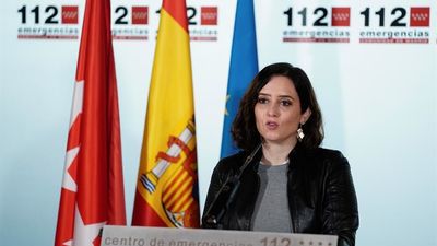 Ayuso reconoce que ha habido "horas complicadas" en el transporte y defiende que se está haciendo "lo imposible"