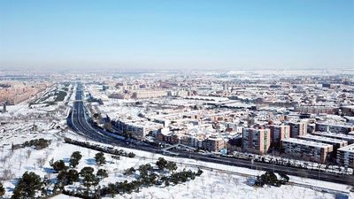 Sin calefacción ni agua caliente en muchos puntos de Madrid en la noche más fría del siglo