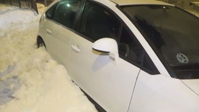 Cientos de coches siguen varados en las carreteras secundarias