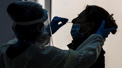 España registra  7.461 nuevos casos  de Covid-19 y  443 muertes