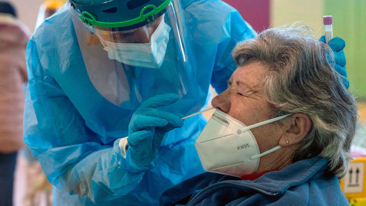 Tres de cada cuatro casos de covid en Madrid se han registrado en grandes ciudades