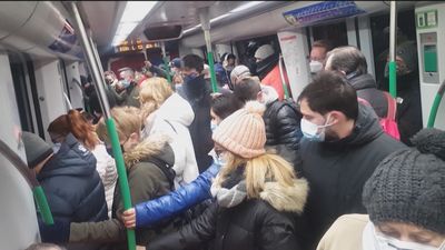 Aglomeraciones en la Línea 10 y en Metrosur tras una avería en la C-5 de Cercanías