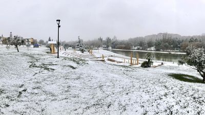 Torrejón de Ardoz presta 7.000 palas a los vecinos para que ayuden en la retirada de la nieve