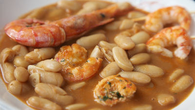 Fabes con gambón y codillo asado, un menú exquisito para calentar el cuerpo