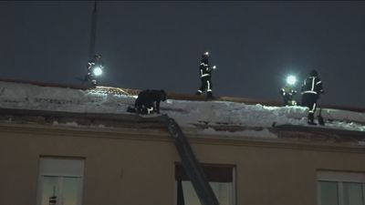 Se desploma parte de la azotea de una vivienda en Francisco Silvela por la nieve acumulada