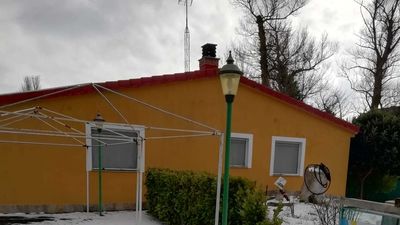 Jóvenes de Villaviciosa hacen la compra a personas mayores que no pueden salir