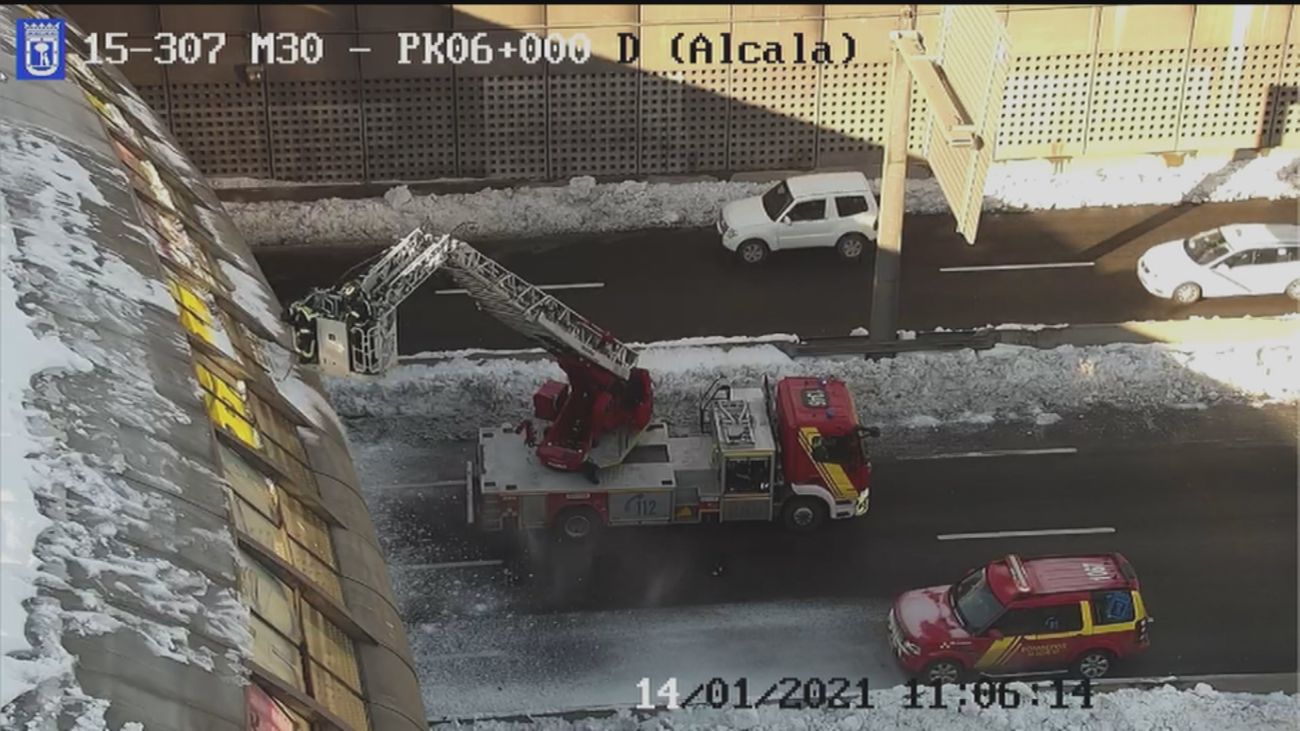 Problemas y atascos en la M-30 por los trabajos de limpieza para quitar la nieve y el hielo