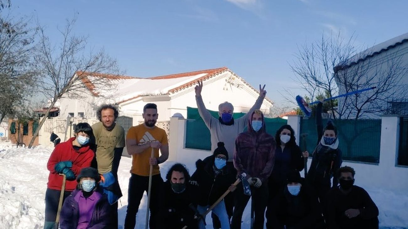 Vecinos de Campamento celebran la apertura del camino en medio de la nieve