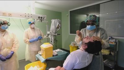 Sanidad notifica 35.878 nuevos casos y 201 defunciones por Covid con la incidencia en 522