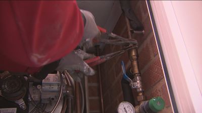 Fontaneros y mecánicos, los ángeles de guardia para hacer frente a Filomena