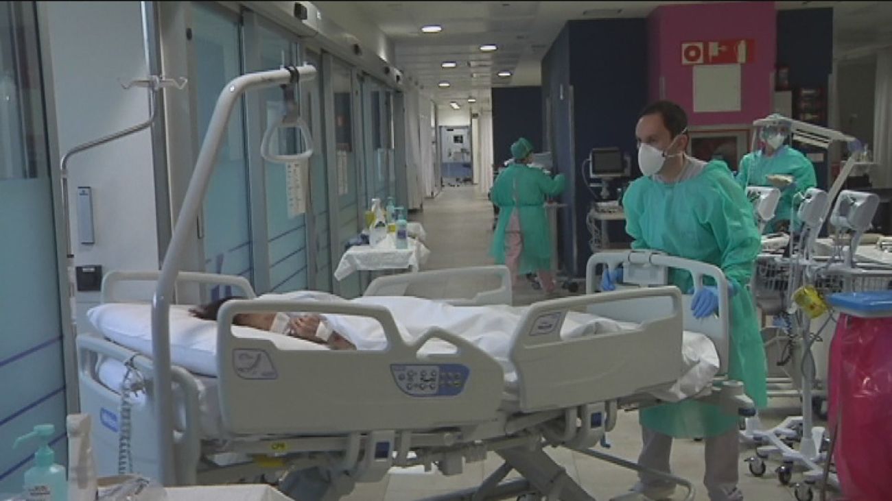 La tercera ola del coronavirus dispara los contagios y Andalucía y Castilla y León piden el confinamiento