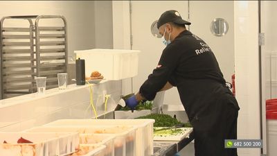 La ONG del chef José Andrés prepara menús solidarios para Nochebuena