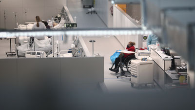 La Comunidad de Madrid busca voluntarios entre los MIR para ir al hospital Isabel Zendal