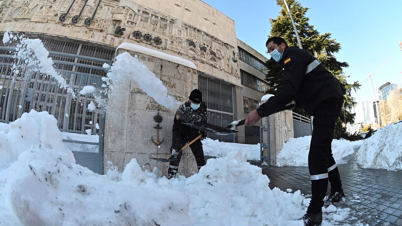Margarita Robles ensalza el “sacrificio” y la “entrega” de la UME en Madrid