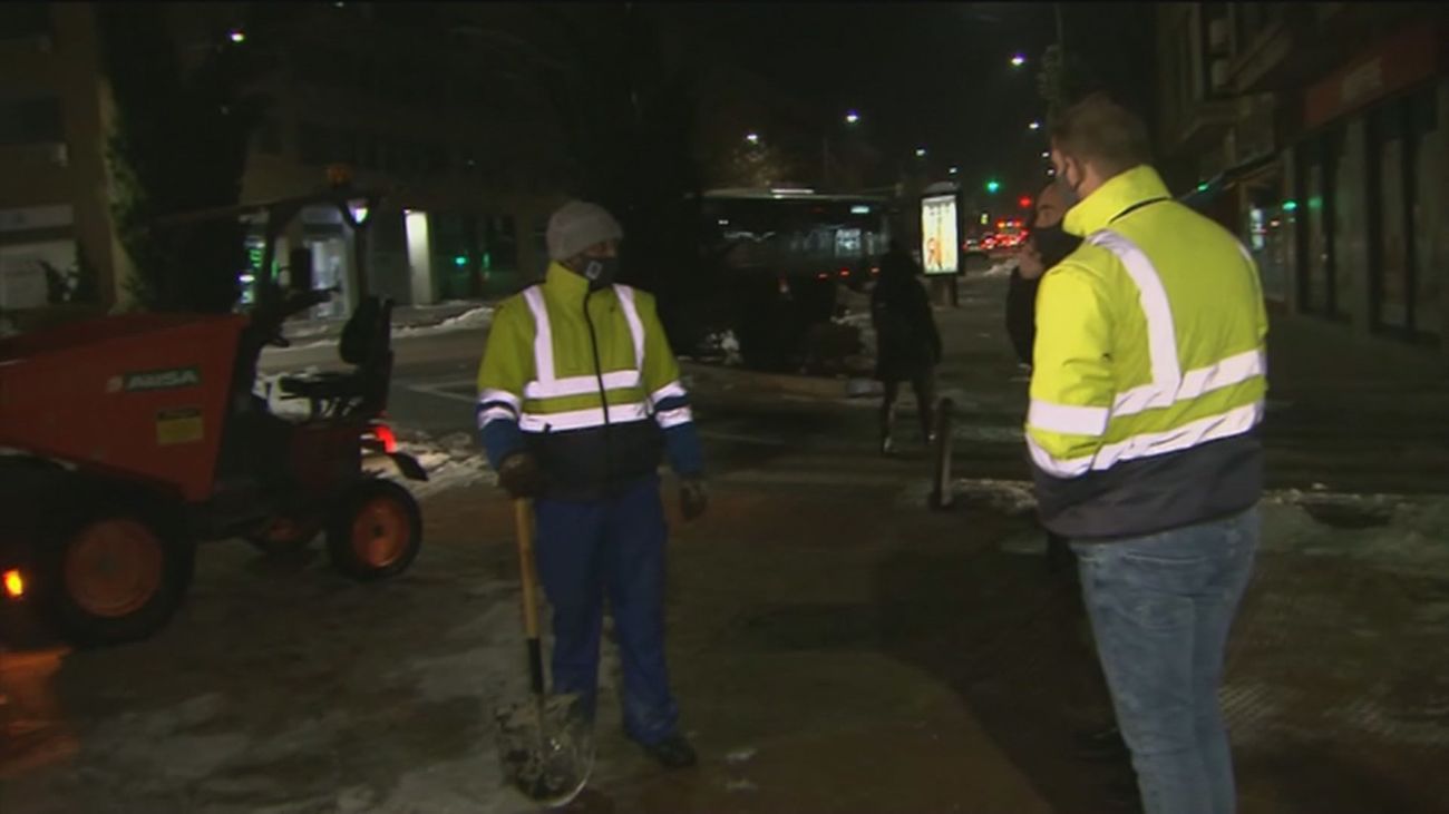 Limpieza a contrarreloj en los colegios de Madrid para la vuelta al cole del lunes