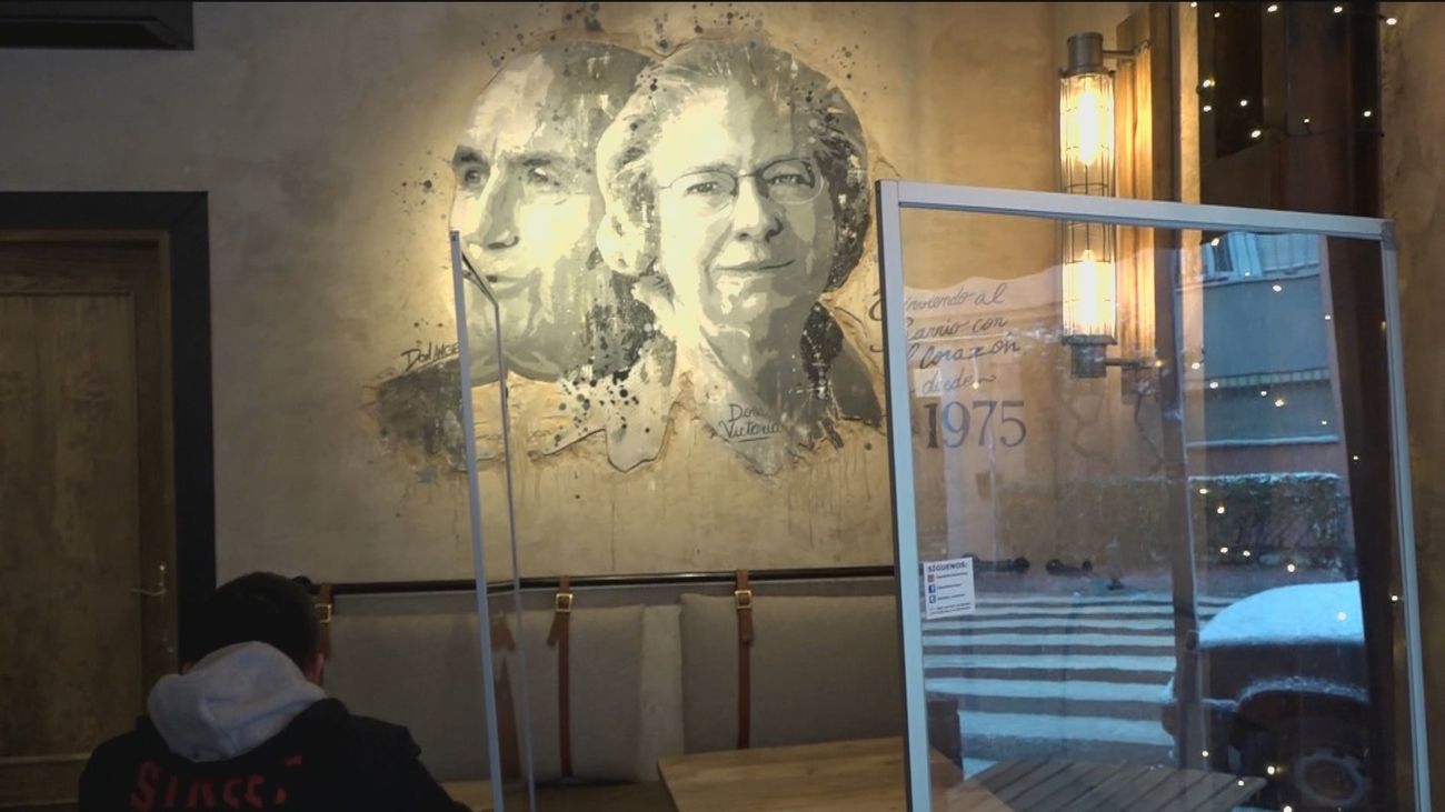 El cantante Huecco se reinventa y abre una pastelería en Campamento