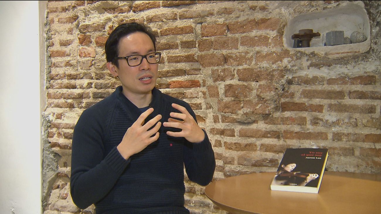 'Yo soy el que soy', la autobiografía musical de Aaron Lee que cierra las puertas del Teatro Pavón Kamikaze