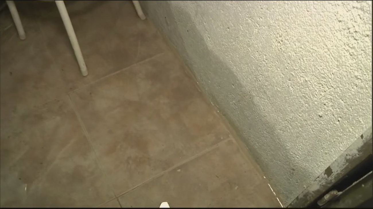 Se inunda un edificio en Parla