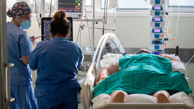 España vuelve al riesgo alto de la pandemia con 8.534 nuevos contagios y 154 muertos