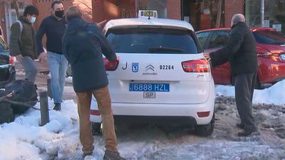 Calles intransitables en Ciudad Lineal que hacen imposible el traslado de ancianos al centro de día