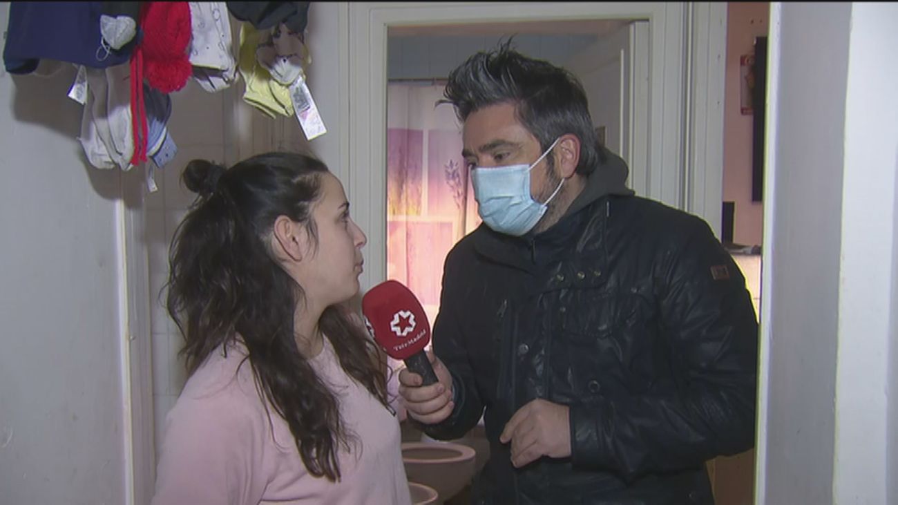 Vecinos de Carabanchel se movilizan para ayudar a una pareja de Aluche que teme perder a sus hijas