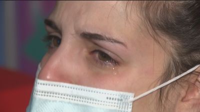 Sobreviven en Aluche con 400 euros al mes y temen perder la custodia de sus hijas