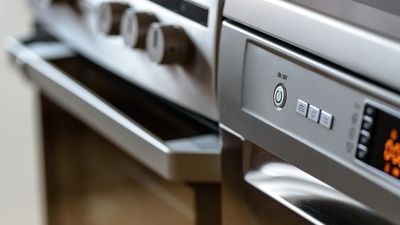 Se me ha estropeado un electrodoméstico por la tormenta, ¿cómo puedo reclamar al seguro?