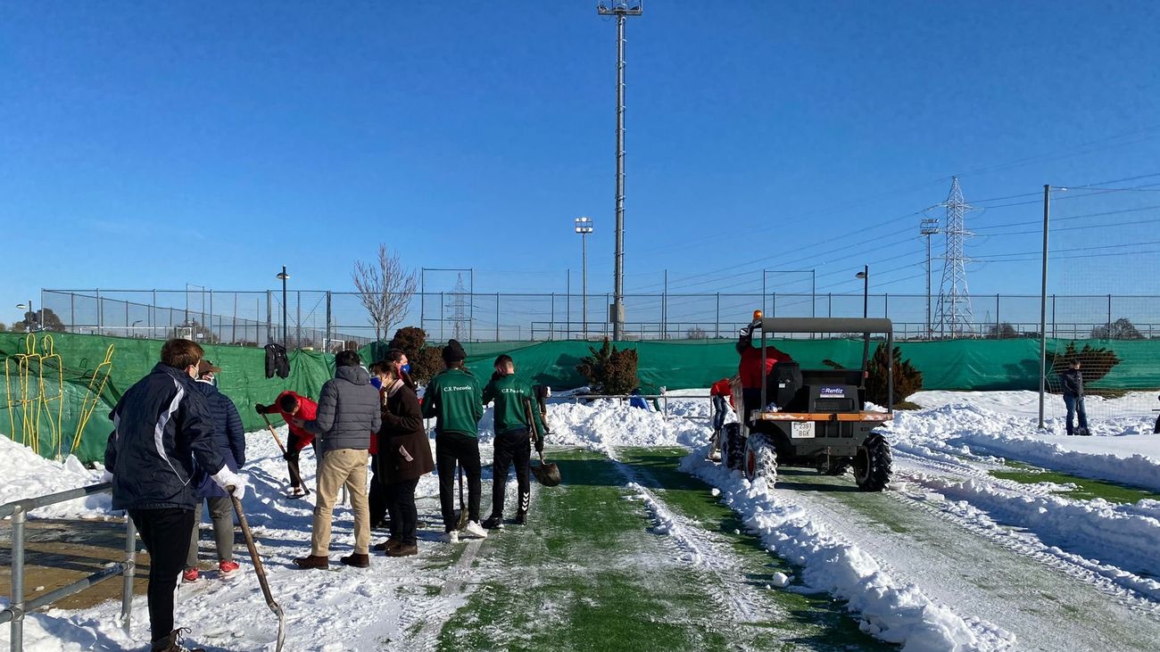Los clubes deportivos de Pozuelo se suman a las labores de retirada de nieve