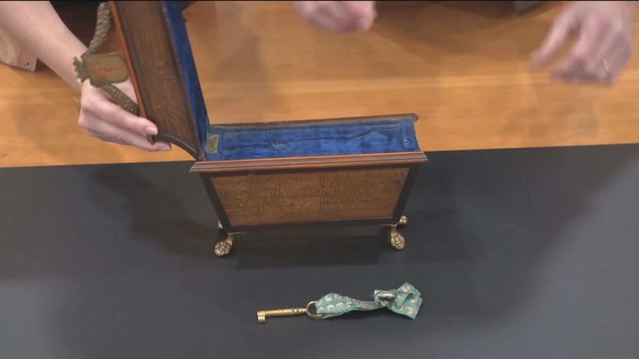 Hallan el cofre con la llave de la arqueta funeraria de Calderón de la Barca