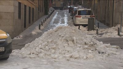 Un 42% de las calles Madrid siguen cerradas al tráfico por  la nieve