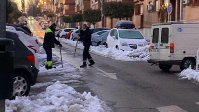 San Fernando continúa los trabajos de limpieza de imbornales y alcantarillas para evitar inundaciones
