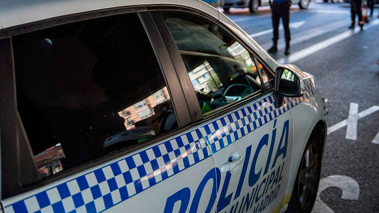 Detenidos cinco jóvenes en Madrid por intentar quemar un contenedor en la calle Trujillos