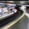 Milagro en el metro de Madrid: un policía salva de caer a las vías a un joven en estado de embriaguez