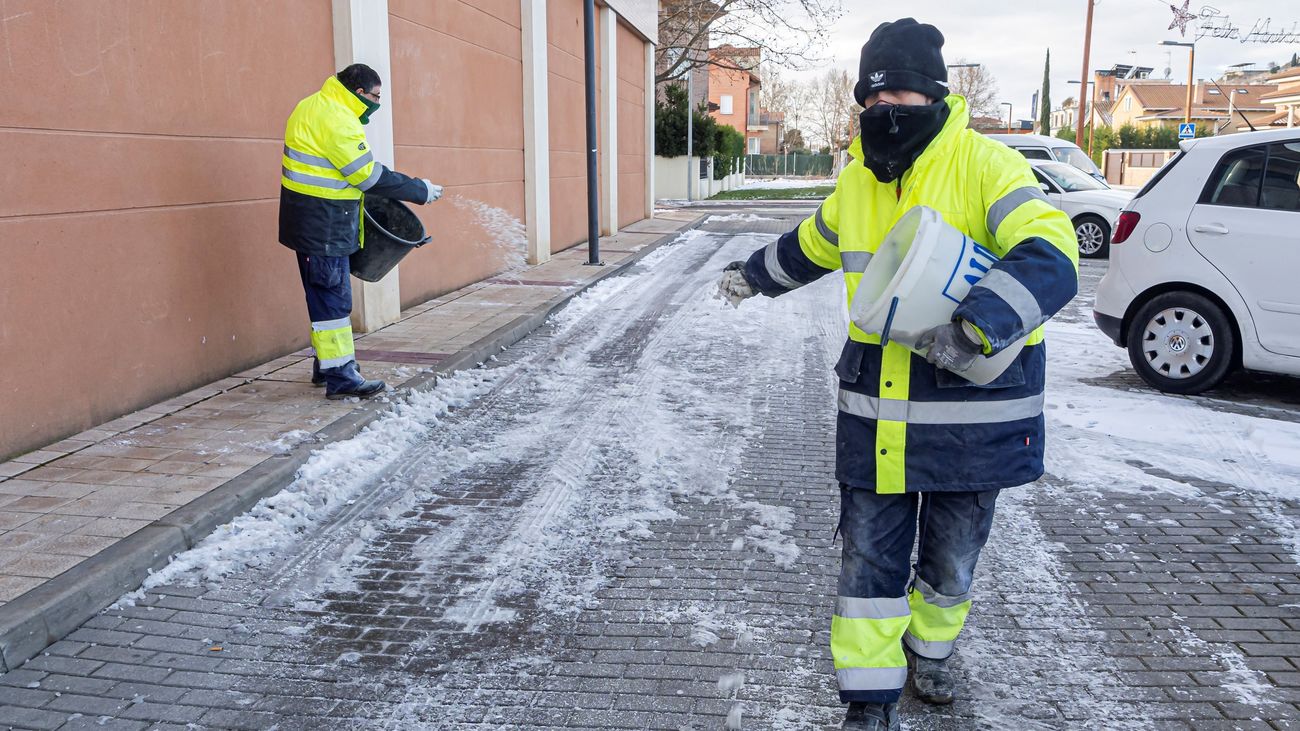 El paso de Filomena dispara el precio de las palas, la sal o los servicios de fontanería