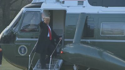 Trump se va a regañadientes tras cuatro años a golpe de tuit y rodeado de polémica