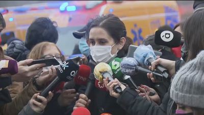 Ayuso: “La parte positiva es que los niños no han salido al patio por la nieve y los mayores están bien”