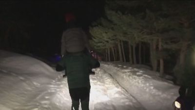 Rescatados un hombre y su hijo de 6 años en el Puerto del León tras quedar atrapados por la nieve