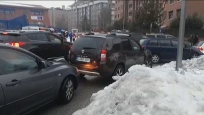La lluvia y el tráfico denso marcan la vuelta al cole en Madrid