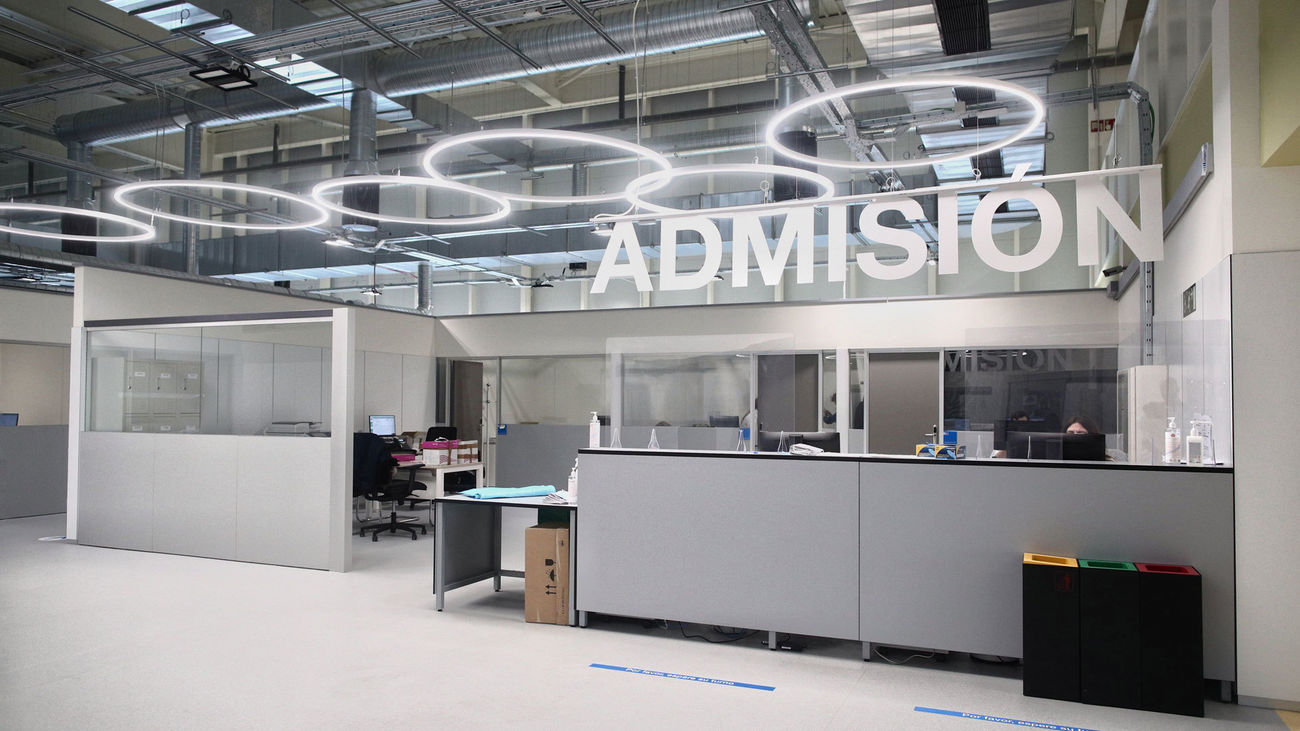 Los sanitarios del Zendal comienzan a regresar a sus centros de origen