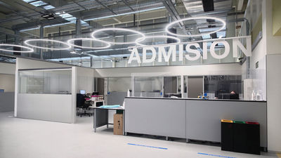 Los sanitarios del Zendal comienzan a regresar a sus centros de origen